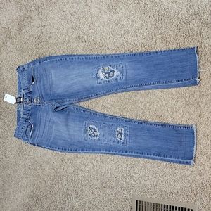 ladies Ariya sz 7/8 distressed jeans